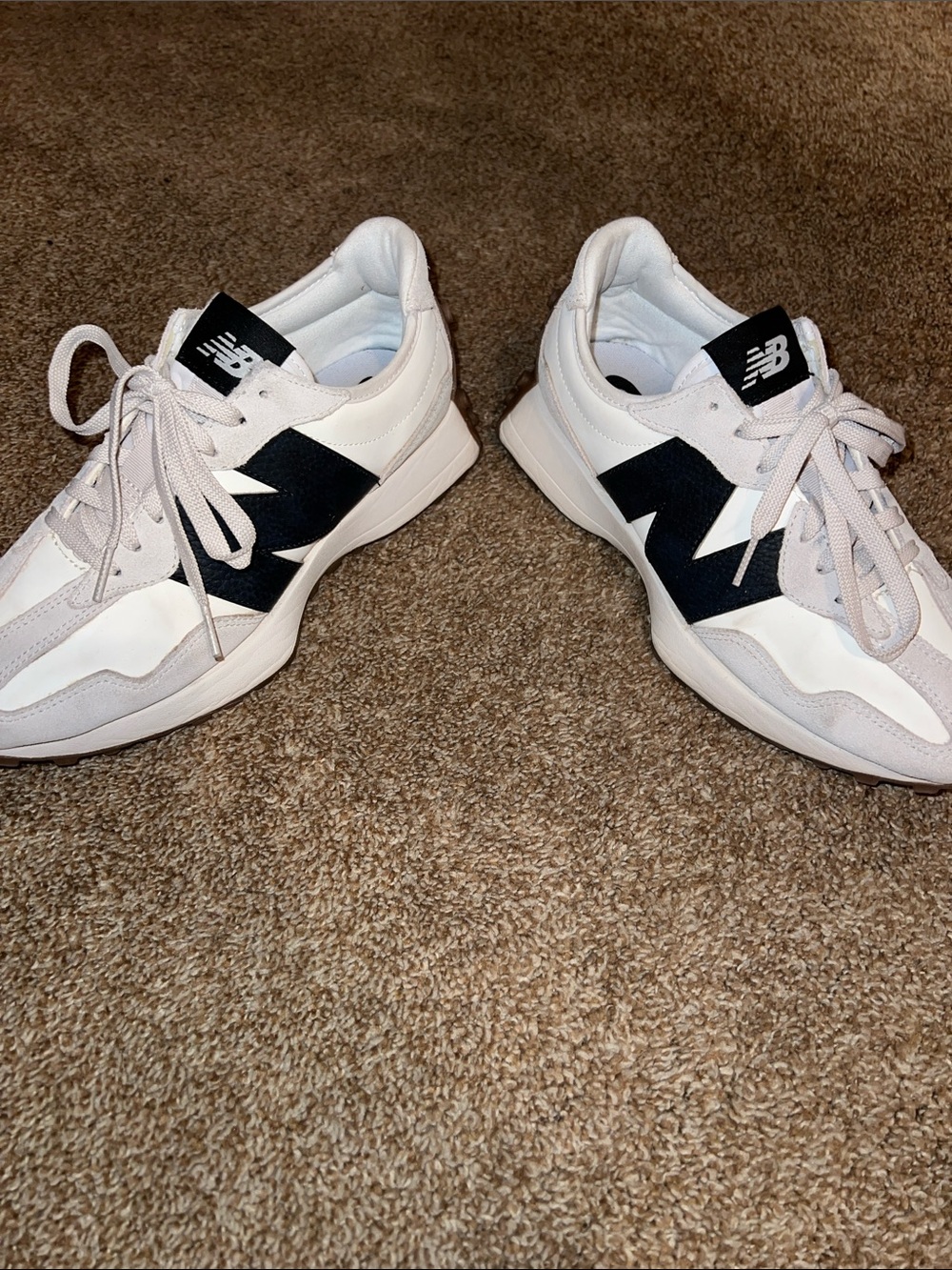 *PRE-LOVED* New Balance White Gray and Black Women's Sneakers - Picture 10 of 11